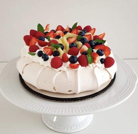 Sweet and Tangy Summer Pavlova